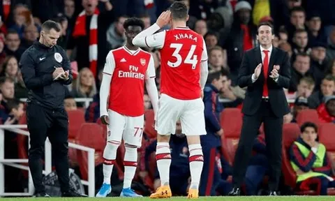 'CĐV Arsenal sai, nhưng không ai phản ứng như Xhaka cả'