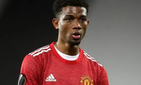 Sao Granada thi đấu thiếu fair-play, ngọc quý Man Utd khó chịu ra mặt