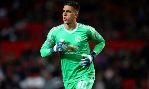 CHÍNH THỨC! Rời Man Utd, người gác đền có bến đỗ mới