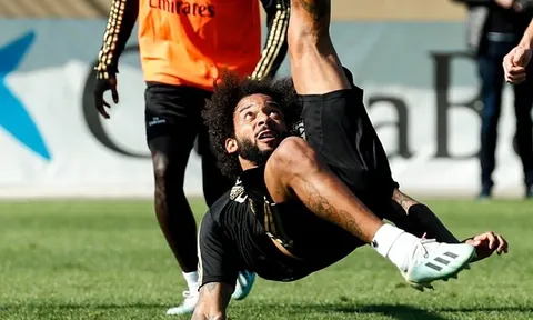 Marcelo khiến đồng đội trố mắt vì kỹ thuật cực dị