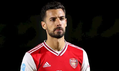 Arsenal 'mở rộng cửa' tiễn trung vệ