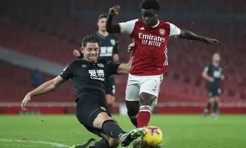 Mark Lawrenson chỉ ra lý do Arsenal không thể thắng Burnley
