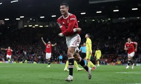 Mark Lawrenson dự đoán tỷ số trận Brighton - Man Utd