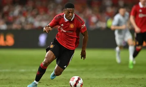 Martial phải nắm lấy cơ hội khi vắng Ronaldo