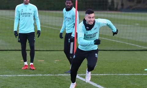 Chelsea theo sát trụ cột của Arsenal