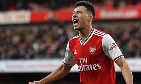 Scholes thích thú với tiền đạo Arsenal