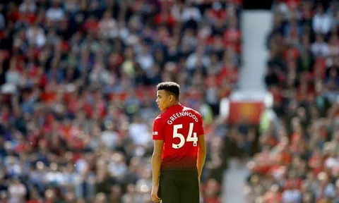 Neville chỉ ra điều vượt trội của Greenwood so với Rashford
