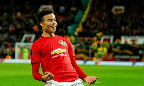 Phản ứng từ Man Utd khi thần đồng nhận đề nghị siêu khủng