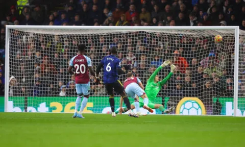 Mất điểm đáng tiếc, M.U rơi khỏi top 4 Premier League