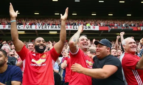 Mất tài trợ khủng, CĐV Man Utd mừng như vô địch