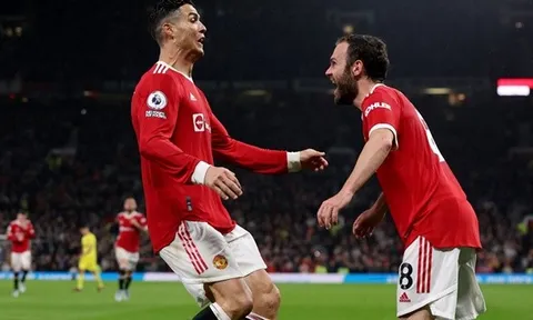 Mata khiến Roy Keane xấu hổ với lời công kích