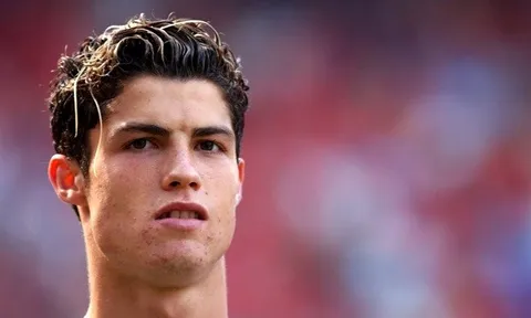 Solskjaer bắt nạt Ronaldo khi CR7 mới đến M.U