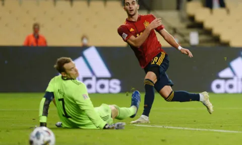 "Máy chạy" Ferran Torres đã xé nát hàng thủ Đức ra sao?