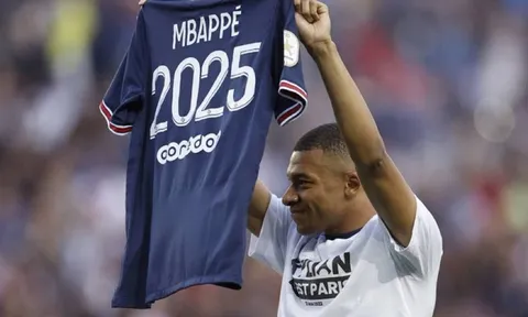 PSG nhận tin choáng váng từ đại diện của Mbappe