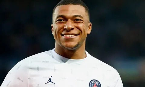 Mbappe đang 'vờn' PSG và Real Madrid