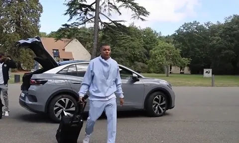 Mbappe lộ diện tại ĐT Pháp trong vô vàn tranh cãi