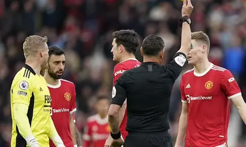 Brendan Rodgers tố trọng tài thiên vị Man United
