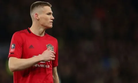 McTominay: "Pogba thật lố bịch"
