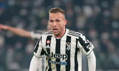 Arsenal thâu tóm Arthur, Juventus nhắm sao Chelsea thay thế