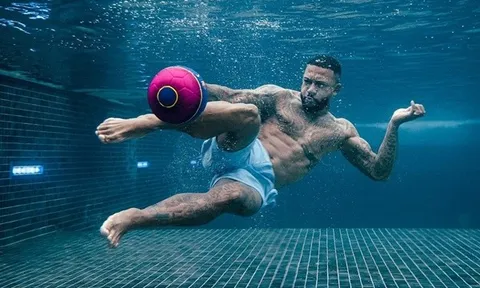 Memphis Depay hóa thợ lặn, đợi ngày ra mắt Barca