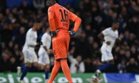 Sa sút quá nhanh, Chelsea đứng trước kịch bản tồi tệ