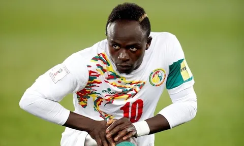 Mendy vô địch C1, Mane và đồng đội dàn hàng chờ sẵn trước khách sạn