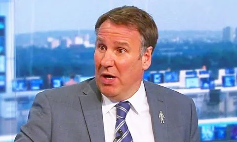 ''Arsenal nên bổ nhiệm ông ấy, người đã làm một đội bóng mạnh lên gấp 10 lần''