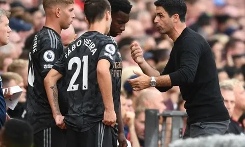 Merson đồng ý với Neville về sai lầm của Arteta