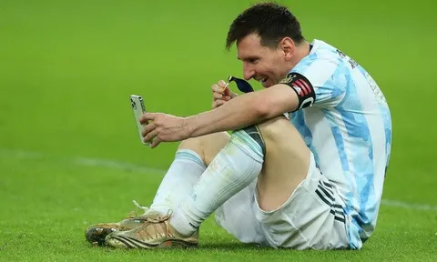 Messi, lối rẽ trái đoạn đường tình…