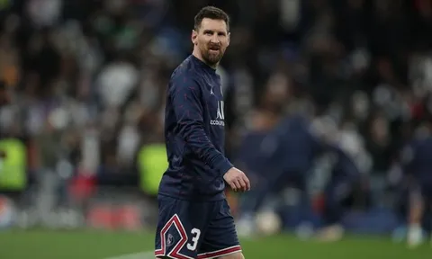 Messi bị la ó, Ronaldinho chia sẻ lời thật lòng