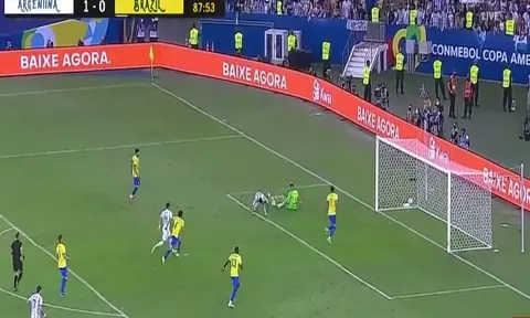 Messi bỏ lỡ cơ hội ghi bàn khó tin trước Brazil