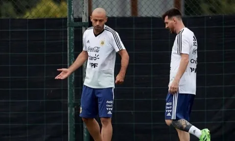 Messi: "Hai cầu thủ tôi yêu thích nhất đã rời bóng đá..."