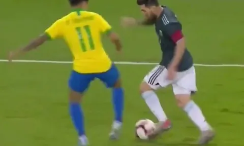 Thi triển 'ma thuật tốc độ', Messi biến Coutinho thành gã hề trên sân