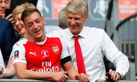 Mesut Ozil mô tả Arsene Wenger bằng 3 từ ngắn gọn