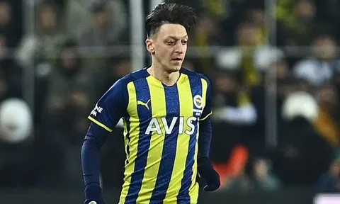 Mesut Ozil thành cầu thủ tự do