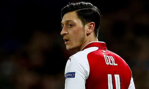Mesut Ozil trở lại đội hình Arsenal sau 48 ngày