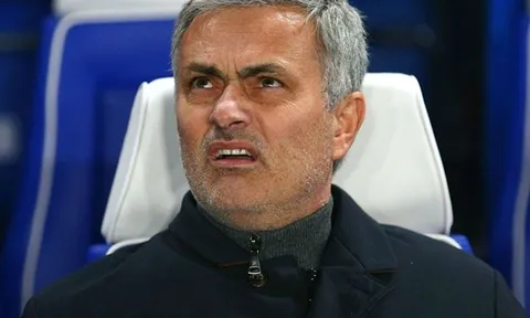 Mệt mỏi với Mourinho, Wenger đăng đàn phản pháo