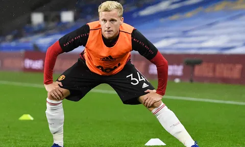 2 lời đề nghị gửi đến, Man Utd định đoạt tương lai Van de Beek