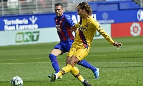 Đây, thái độ của Messi và Suarez ngày Griezmann thi đấu tỏa sáng