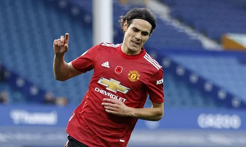 Michael Owen: "Đó là điều rất đáng lo cho Edinson Cavani"
