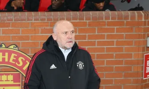Mike Phelan đã tiến cử tiền vệ lý tưởng cho Man Utd