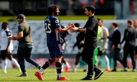 Mikel Arteta chỉ ra lí do khiến "Pirlo mới" gặp khó khăn tại Arsenal