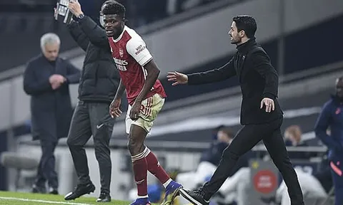 Mikel Arteta ngao ngán, nói về hành động đẩy Thomas Partey trở lại sân