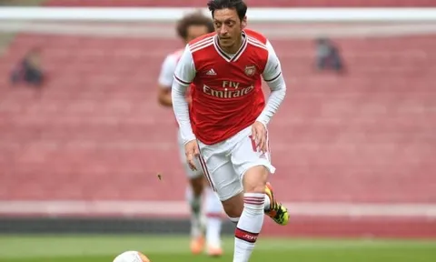 Nigel Winterburn: "Arsenal phải quên hẳn anh ấy"