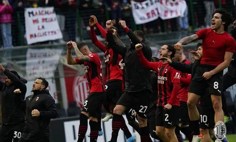 Leao đưa AC Milan lên đỉnh Serie A