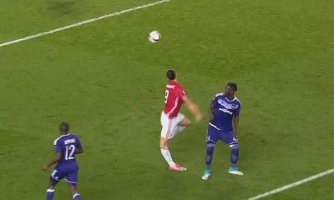 Rời Man Utd, Ibrahimovic hé lộ sự thật về chấn thương kinh hoàng