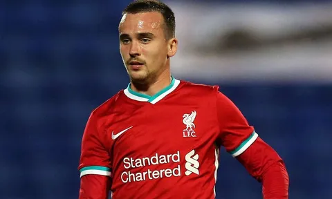 Liverpool tống khứ kẻ thừa