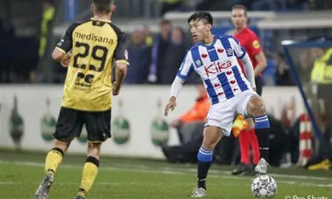 Trợ lý HLV Heerenveen "nắn gân" Đoàn Văn Hậu sau những sai sót ở trận ra mắt