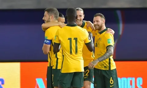 Australia thắng đậm, cầm chắc vé đi tiếp ở VL World Cup