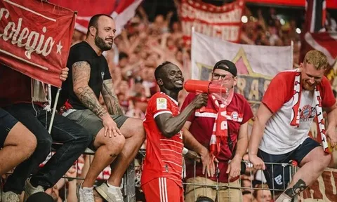 Mở tài khoản, Sadio Mane hóa "hoạt náo viên" ở Bayern